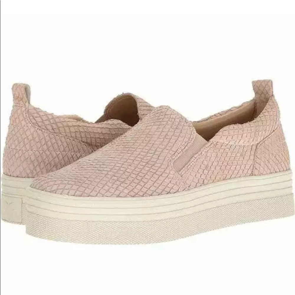 Marc Fisher blush platform shoe sz. 9